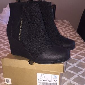 Toms Desert Wedge Black bootie